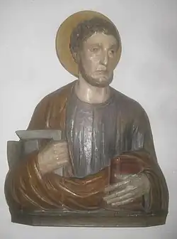 Josef von Nazaret (Attribute: Axt, Winkelmaß und Bibel), Wandbüste, Holz, Standort: links vom Hauptportal.