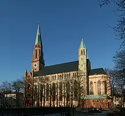 Kirche Hl. Johann Baptist mit bulgarisch-orthodoxer Kapelle Hl. Klimint von Ochrid in der Unterkirche