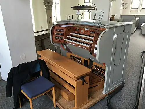 Spieltisch der Steinmeyer-Orgel