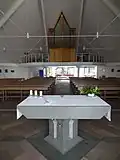 Innenansicht mit Blick nach Osten zur Orgel und Kapelle