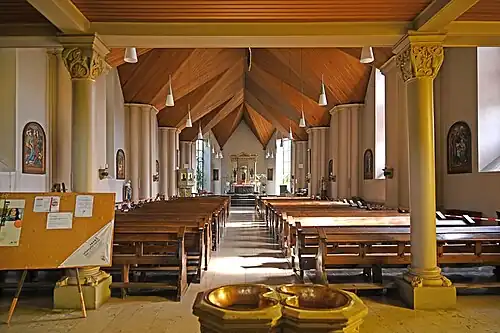 Innenraum mit Blick zum Altar