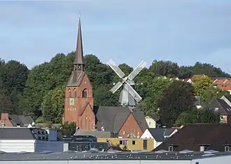 Die St. Petri-Kirche und die Bergmühle in der Nordstadt