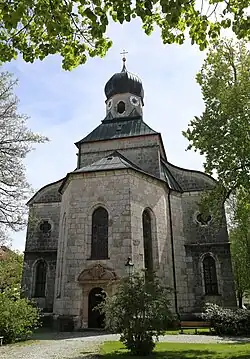 Traunstein: Zwiebel­helm auf Re­nais­sance­kirchturm