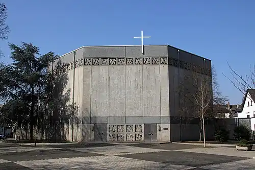 Die katholische Pfarrkirche St. Franziskus