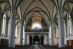 Innenraum mit der Orgel