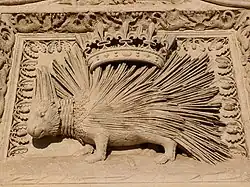 Stachelschwein, das Wappentier Ludwigs, über einem Eingang von Schloss Blois