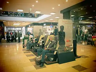 EG. Querpassage am Brunnen, mit Blick in die Cramerstraße