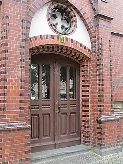 Seiteneingang A, 2024