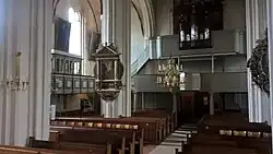 Orgel, Patronatsloge, Messing Kron- und Wandleuchter