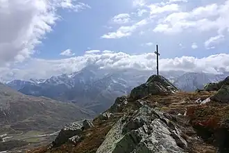 Staldhorn mit Blick auf das Fletschhorn. Am unteren, linken Bildrand das Simplon-Hospiz