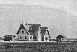 Die Station Ilidža erschloss den bekannten Badeort. Während der Badesaison verkehrten zwischen Sarajevo und Bad Ilidža täglich mehrere Lokalzüge.