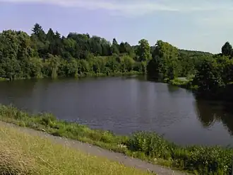 Blick vom Damm über das Staubecken