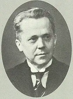 Das Bild zeigt einen etwa 50-jährigen Mann mit Krawatte.