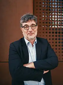 Ein Portrait-Foto von Stefan Hartmann.