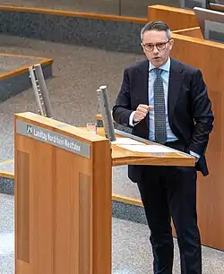Der Abgeordnete Stefan Kämmerling hält eine Rede im Plenarsaal des Landtags Nordrhein-Westfalens