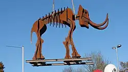 Steinheimer Steppenelefant bei der Umsetzung in den Kreisel