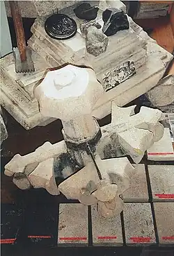 Margarethener Stein als Kreuzblume, Steinmuster im Steinmetzmuseum Kaisersteinbruch