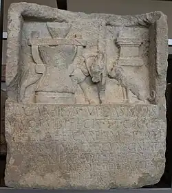 Grabstele des Bäckers Marcus Careieus Asisa mit Maultier, Mühlstein und Hund. 1. Hälfte 1. Jh. n. Chr.