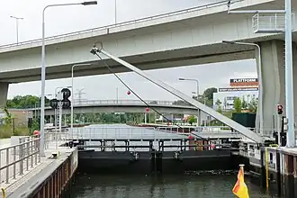 Stemmtor im Unterhaupt mit Stoßschutzseil