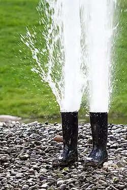 Stiefelbrunnen, Fontäne spritzend