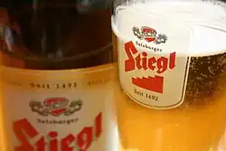Stiegl-Flasche und -Glas