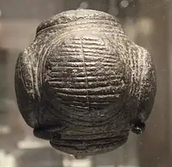 Sechsnoppiger Stone Ball im Museum