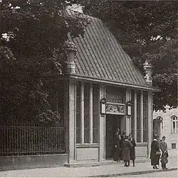 Straßenbahnwartehäuschen Volksgarten und Hinsenkampplatz