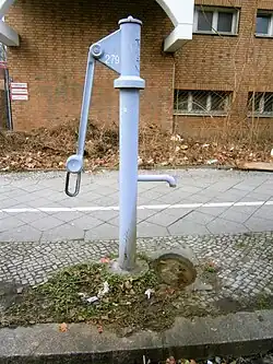 Säule mit Aufsatz (Freyer&nbsp;&&nbsp;Sohn)