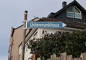 Straßenschild in Untenmankhaus