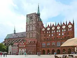 Alter Markt Stralsund. Blickrichtung gen Süden zum Rathaus und Nikolai-Kirche.