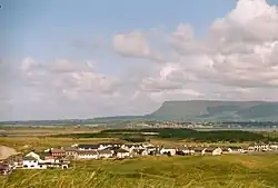 Strandhill mit Ben Bulben im Hintergrund