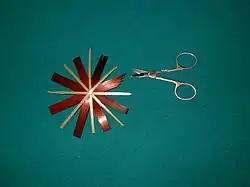 Zuletzt werden die Halme nach Belieben abgeschrägt oder spitz zugeschnitten. Hier gibt es keine Regeln.