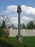 Säule mit Pietà am Friedhof, umgesetzt aus Kralupy u Chomutova