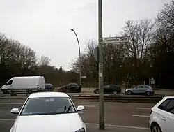 Übergang von Brücke zum Tempelhofer Damm