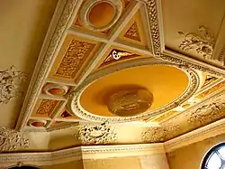 Spiegeldecke mit Stuckfeldern (Verwaltungsgebäude der Reichsbahndirektion Schwerin)