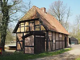 Backhaus mit historischer Toilette