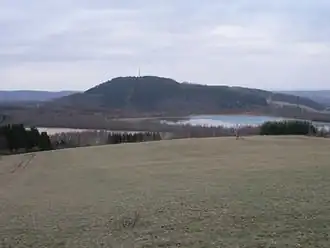 Blick von der Schutzhütte beim Forsthaus Ammental nordnordostwärts zum Sudmerberg