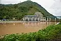 Staustufe in der Nähe von Tenom am Eingang zur Padas-Schlucht