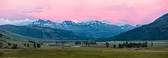 Saddle Mountain (links), Hague Mountain (Mitte) und Little Saddle Mountain (rechts) vom Lamar Valley