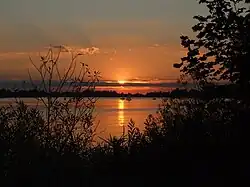 Sonnenuntergang über dem Altmühlsee bei Muhr