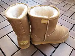 Stiefel, sogenannte Ugg Boots, aus australischem Lammfell (2011)