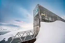 Eingang des Svalbard Global Seed Vault (2025)