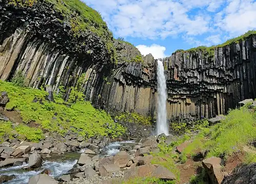 Der Svartifoss im Sommer