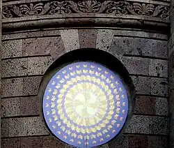 Emblem an der Fassade (2013)