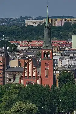 Die frühere Bugenhagen-Pfarrkirche und jetzige St.-Adalbert-Garnisonkirche im Jahre 2021