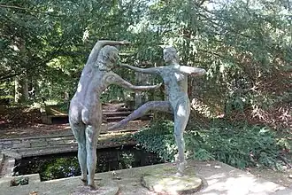 Wilma Deicke und Grete Thiele beim Tanzunterricht