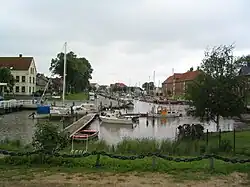 Der historische Hafen bei Hochwasser von Südwesten gesehen