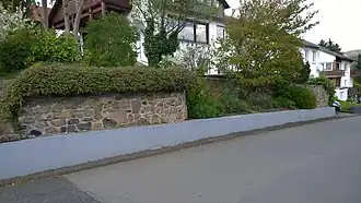 Burgmauerreste talwärts gesehen