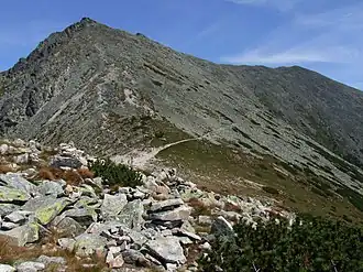 Tupá als herausstechender Berg am Kamm im linken Teil des Bilds, von der Ostrva heraus gesehen