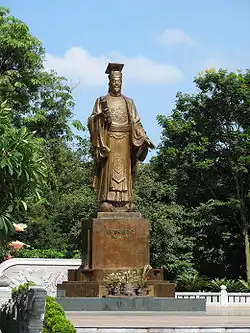 Statue von Lý Thái Tổ am Hoàn Kiếm-See in Hanoi